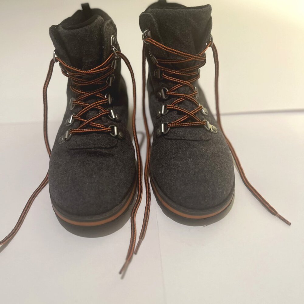OLD NAVY KIDS HIKING BOOTS